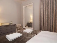 Stanley Grove, 2 bed townhouse with terrace, Battersea 
