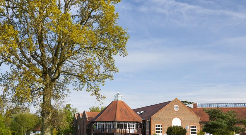 Tudor Park Marriott Hotel & Country Club 