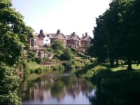 Riverside Guest House 