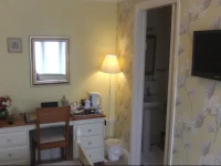 Cayton House B&B 