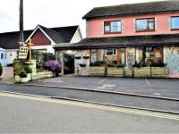 High Noon Guest House 