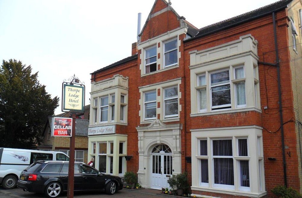 Thorpe Lodge Hotel 3*