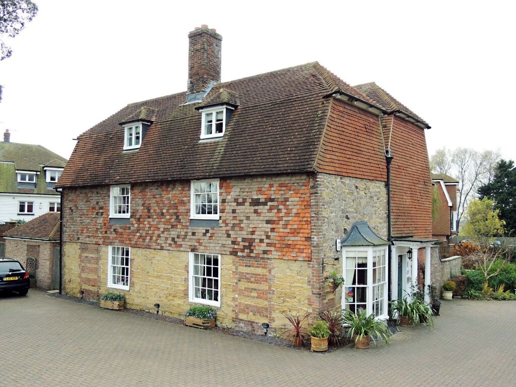 Willow Tree House 4*