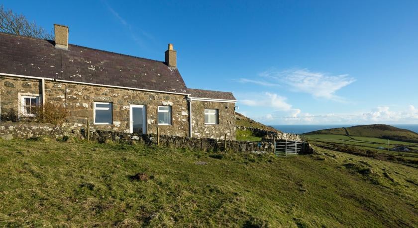 2 Bryn Tirion 