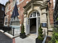 One Warwick Park Hotel 