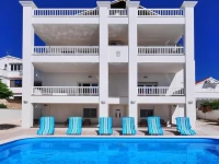 Villa Triana 3*