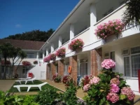 Del Mar Court 