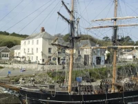 Pier House Hotel 