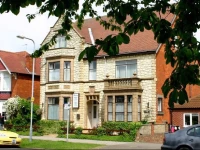 Lyndene Holiday Apartments 