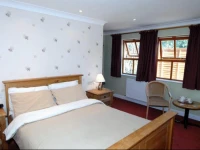 New Overlander Restaurant & Accommodation 
