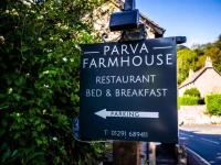 Parva Farmhouse Riverside Guesthouse 