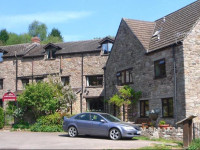 Parva Farmhouse Riverside Guesthouse