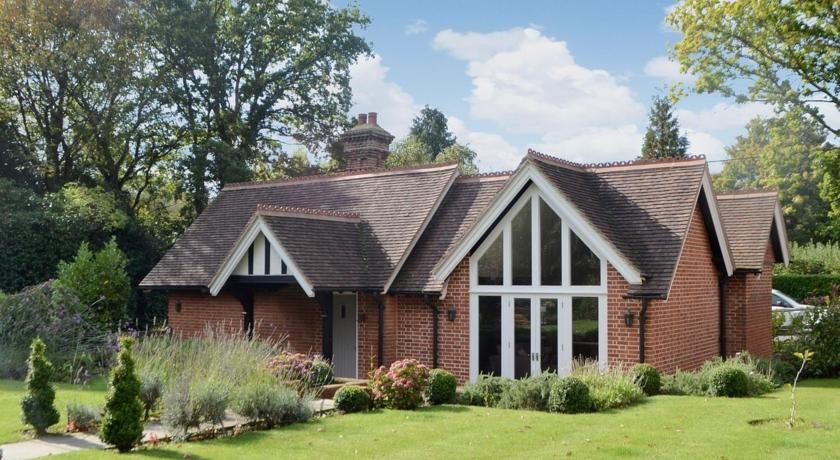 Grovelands Lodge 