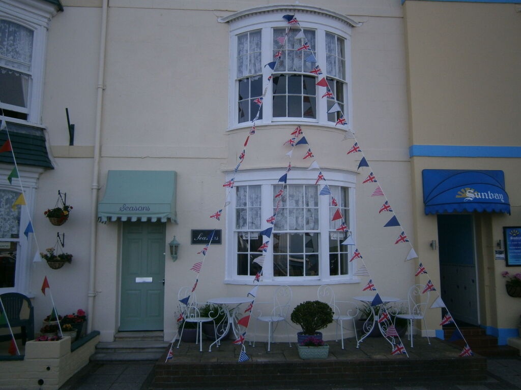 Seasons Guest House 