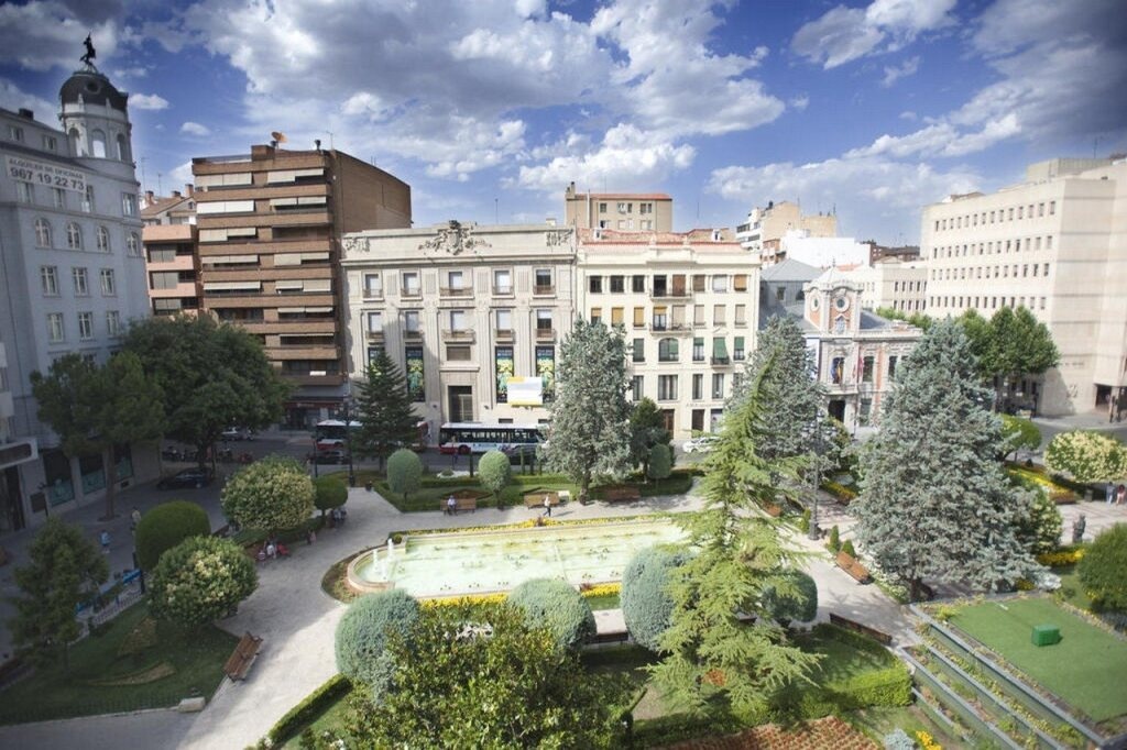 Hotel Altozano 1*