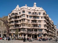 Modern Center Apartments 