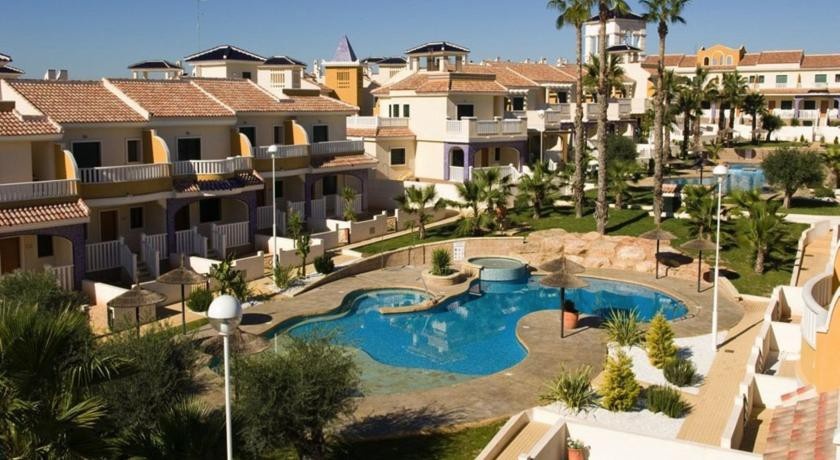 Apartment In Albamar 