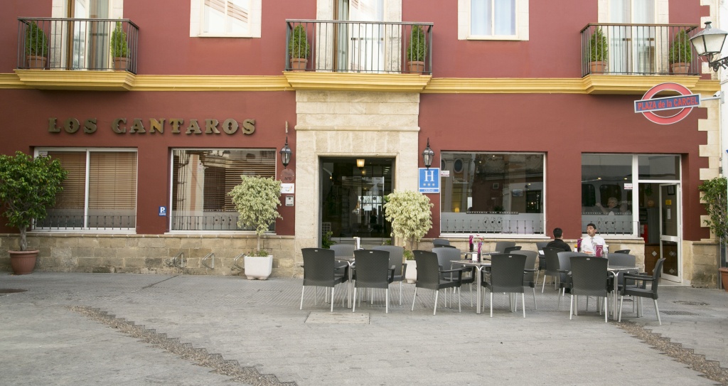 Los Cantaros 