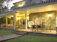 Villa Con Jardines 