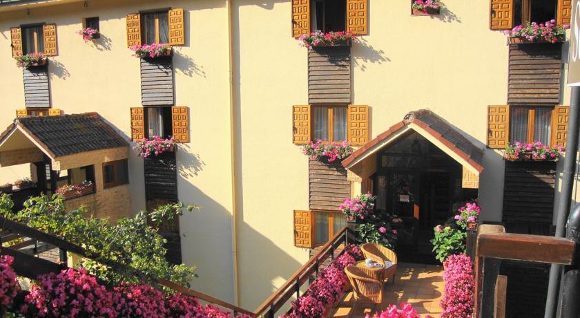 Apartamentos y Habitaciones Sebrango 