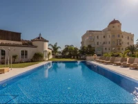 Healthouse Apartments 