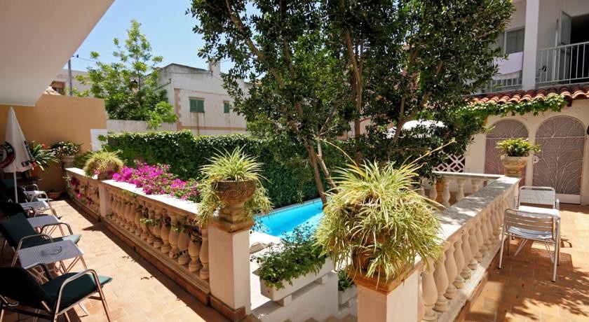 Hostal Cas Bombu 