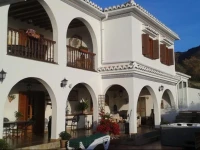 Casa Roble B&B 