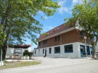 H.A.N.D Surf Hostel 