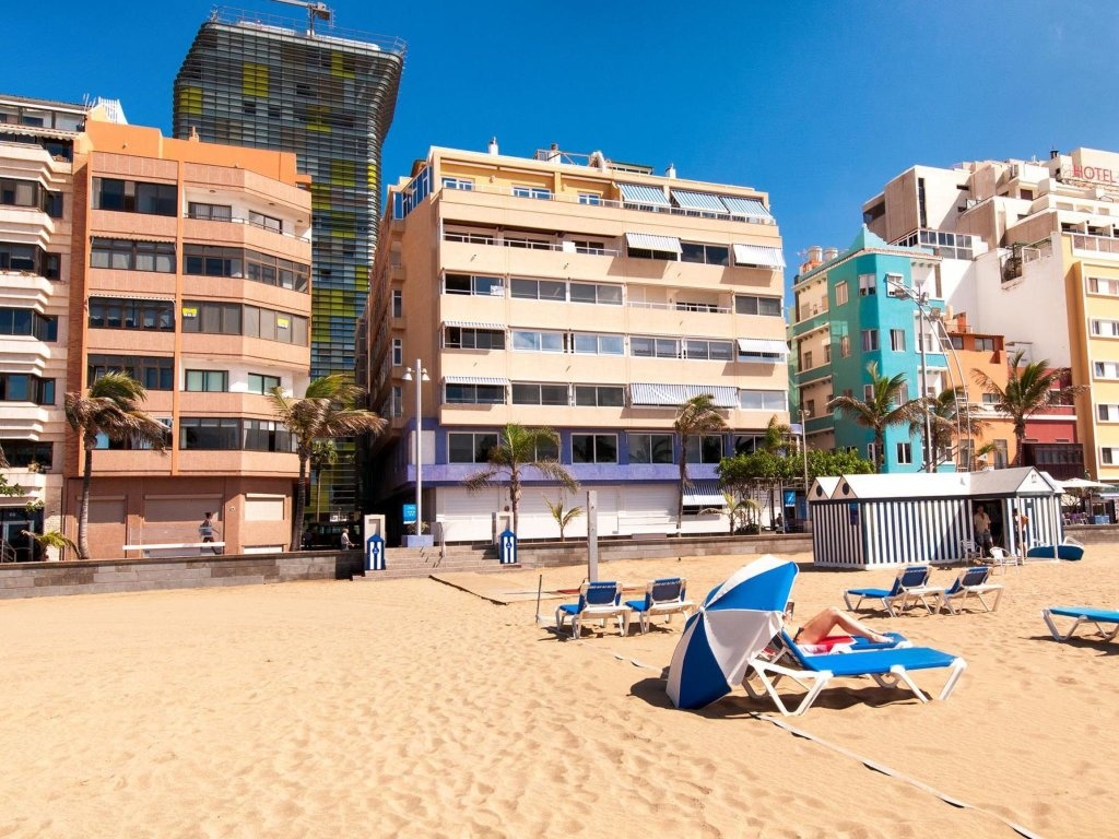 Las Canteras Seafront Apartment 