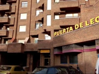 Apartamentos Turisticos Puerta de LeГіn 