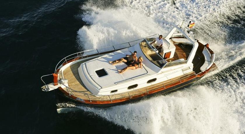 Boat in MahГіn (12 metres) 