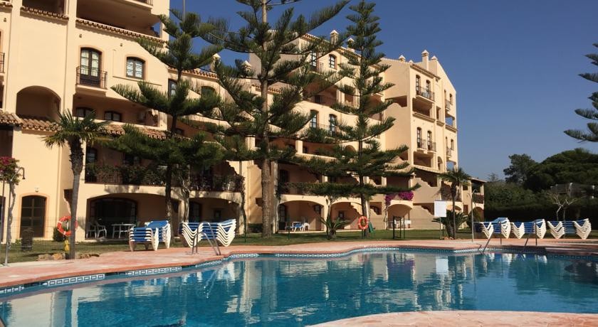 Apartamentos El Toro 