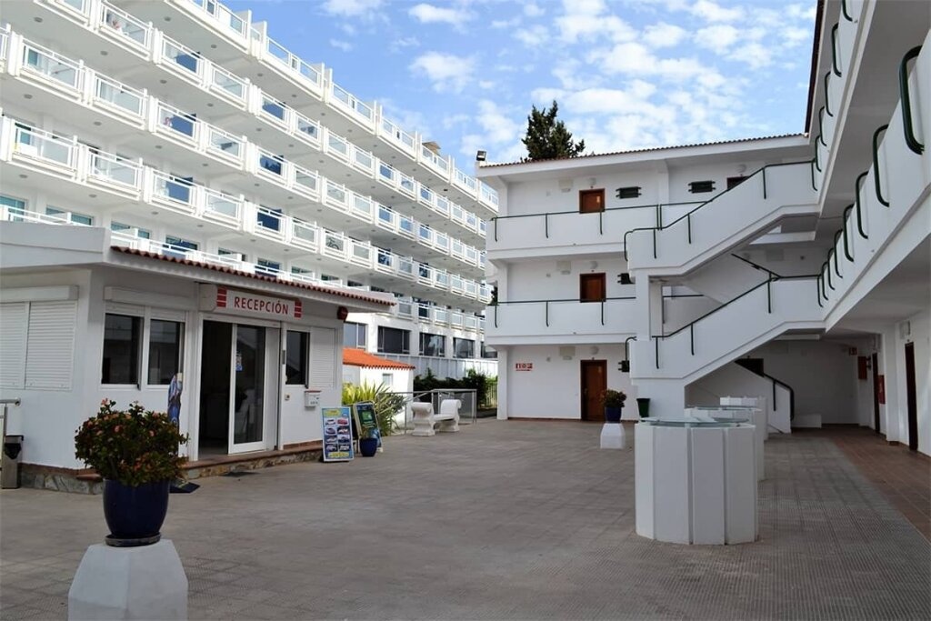 Apartamentos Montemayor 