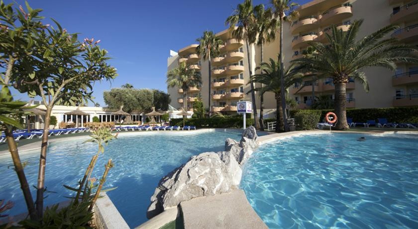 Aparthotel AlcГєdia Beach 