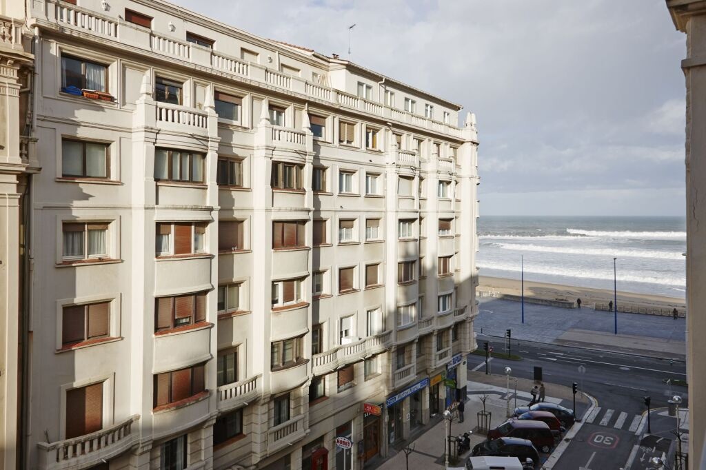 Gros Beach Apartment by FeelFree Rentals 
