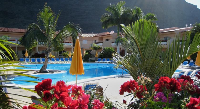 Apartamentos JardГ­n del Conde 