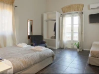 Lerux Bed & Breakfast 