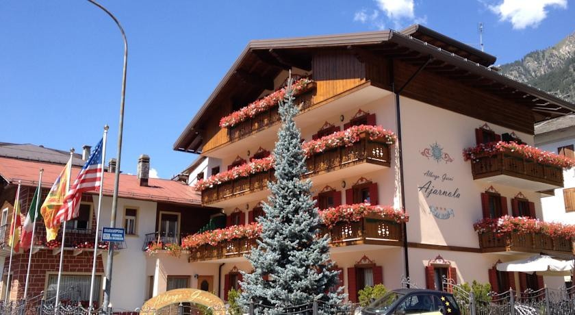 Albergo GarnГ¬ Ajarnola 
