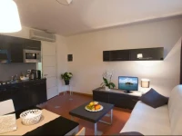 Lacroma Aparthotel 