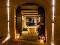 Uve Rooms & Wine Bar 