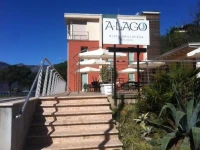 A Lago 