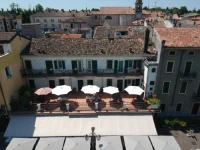 Fiori sullAcqua Apartments 
