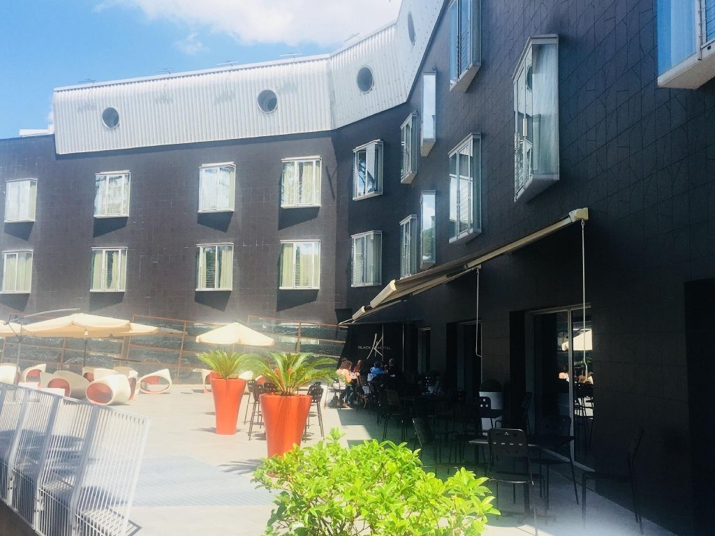 Black Hotel 