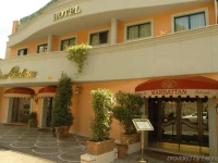 River Chateau Hotel 