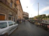 House and the City - Colosseum Apartments 