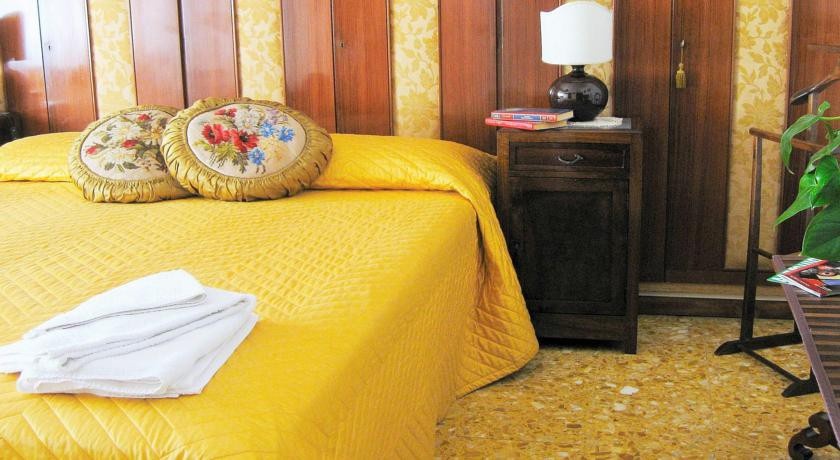 Romulus Rex Bed And Breakfast 