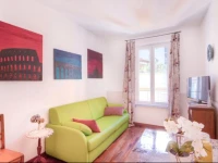 Urbana Apartment 