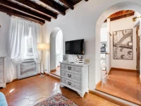 White Coronari Apartment 
