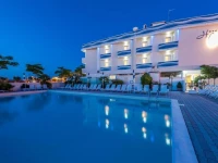 Hotel Corinna 3*