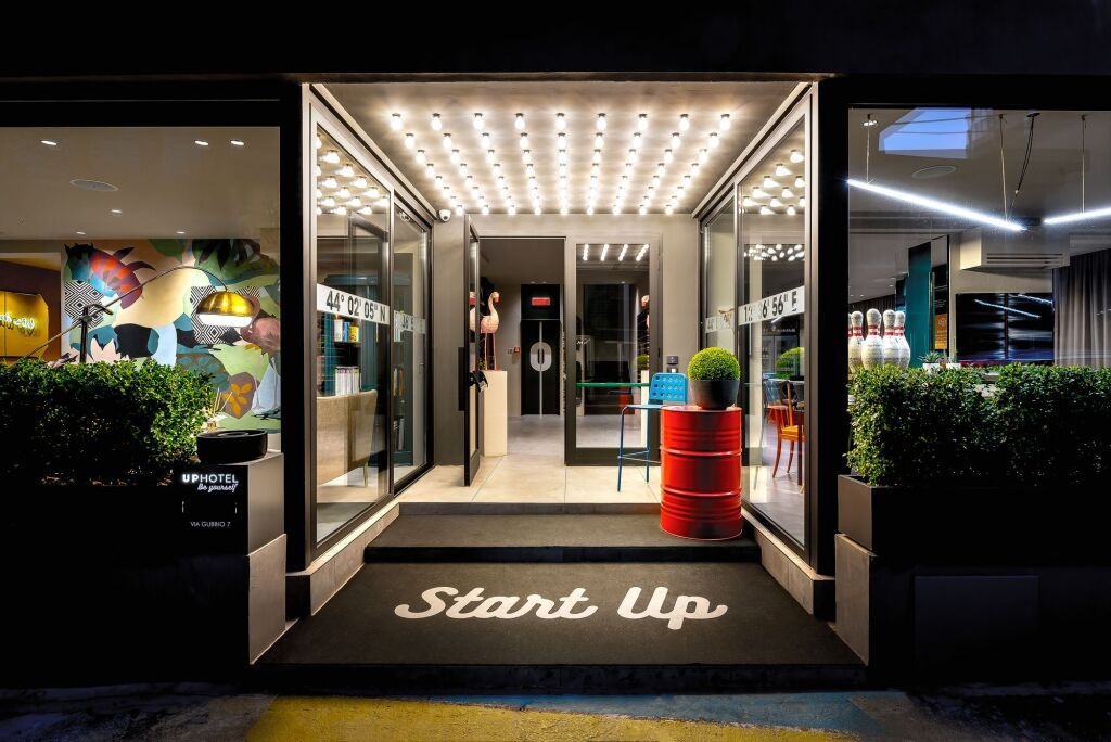 Up Hotel 
